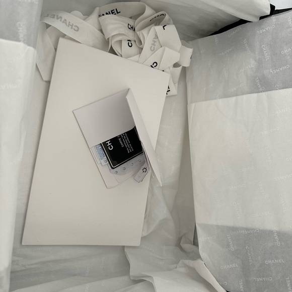 Chanel Medium Boy Bag - Picture 7 of 8